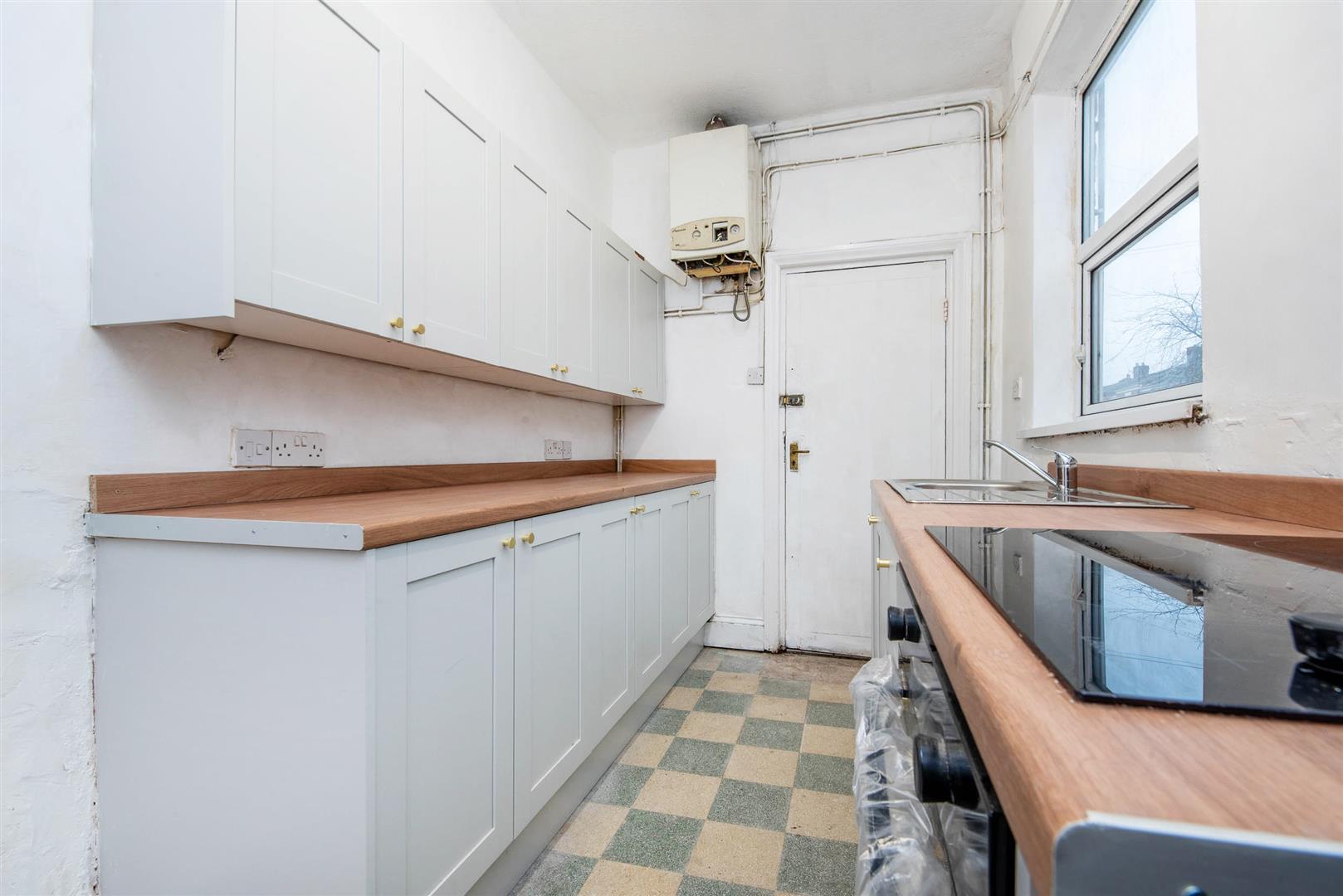 6 bed property in Brackenbury Road, Preston